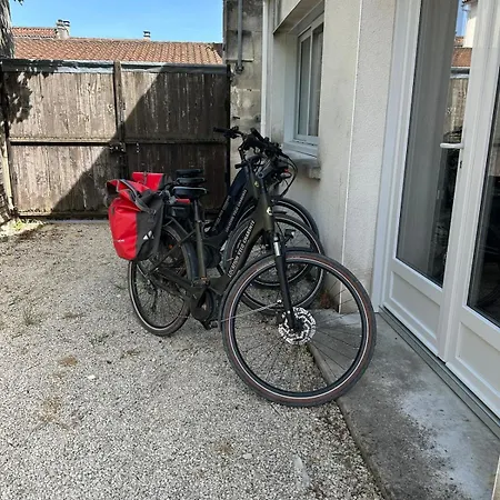 Maison Climatisee, Espace Velos Ou Motos Securise *