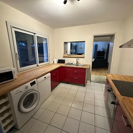 Maison Climatisee, Espace Velos Ou Motos Securise * Cognac