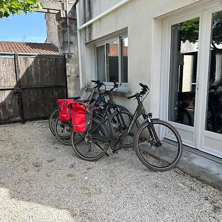 Ferienhaus Maison Climatisee, Espace Velos Ou Motos Securise *